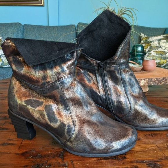 Papucei Ankle Boots - metallic with sculptural heel - Picture 1 of 6